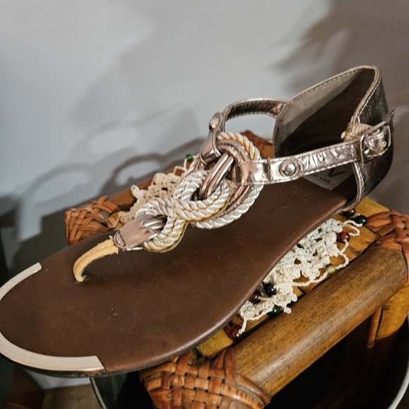 Sandals - Picture 3 of 4